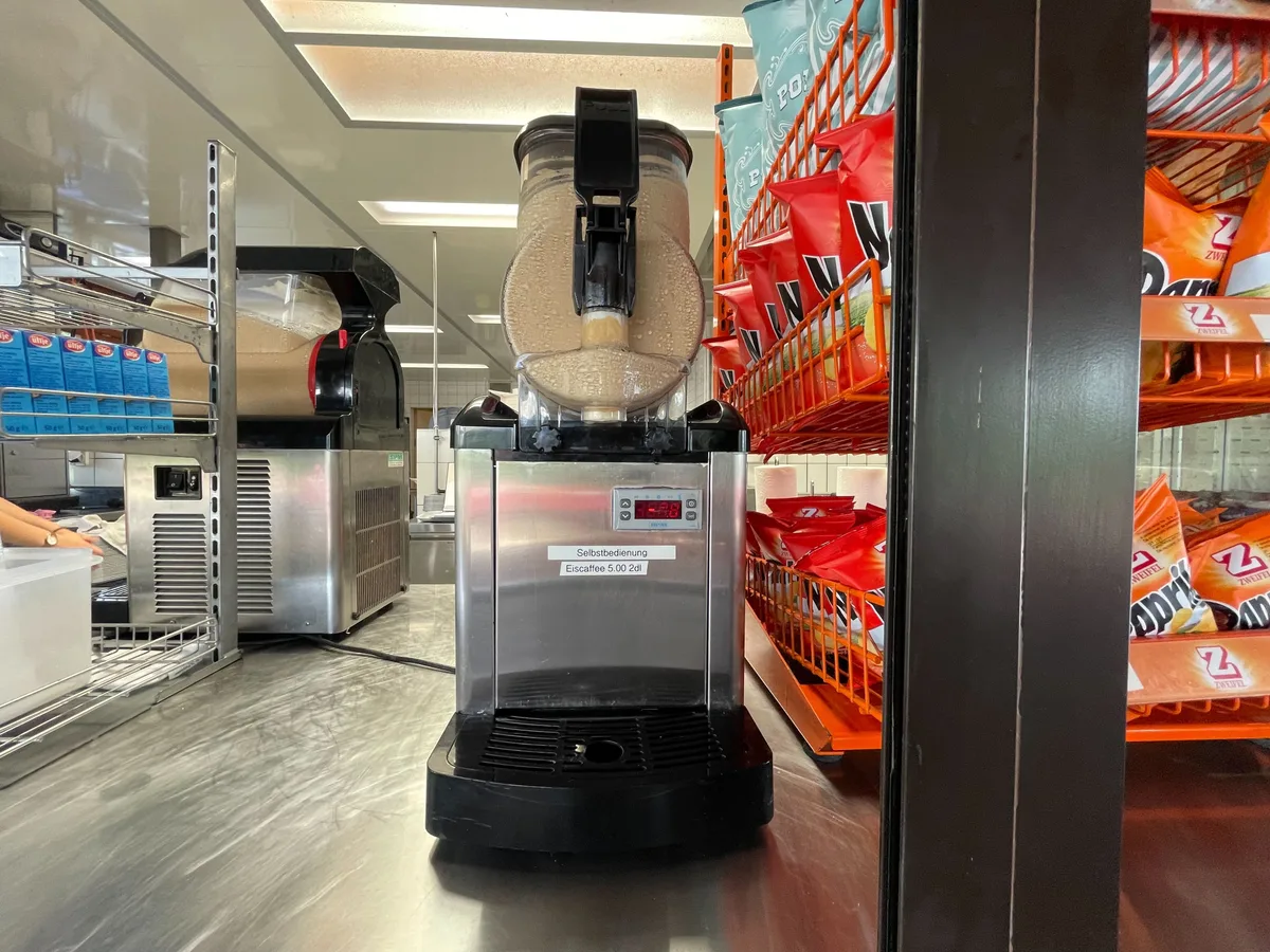 Kaffeemaschine mit Eiskaffee